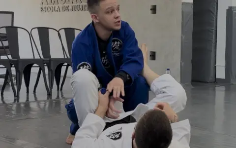 Armlock da Passagem da Laço