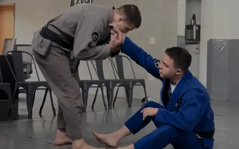 Traga seu adversário de Longa Distância para One Leg X e Raspe
