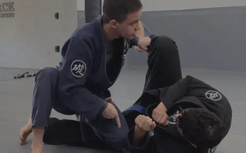 Barbosinha dominando Gola e Manga ( Knee Cut/Knee Slide )