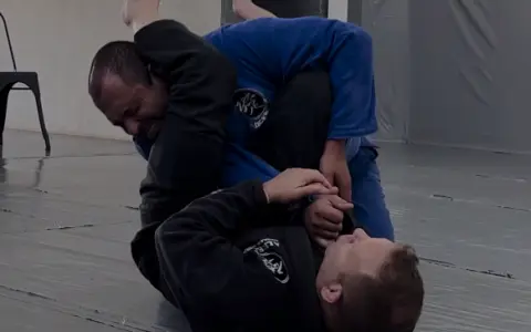 Armlock da Guarda Fechada