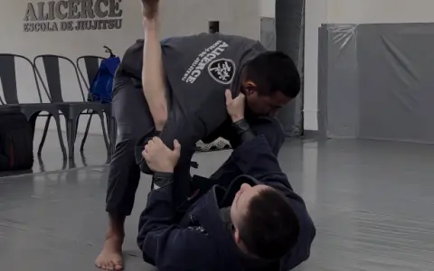 Omoplata da Guarda Laço