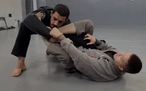 Armlock do Omoplata vindo da Laço - Duas Opções