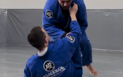A importância de manter o adversário na defesa e desconfortável na Delariva