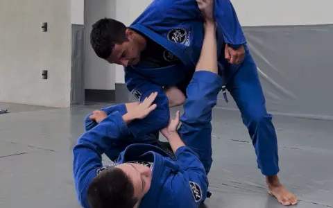 Armlock da Guarda Aranha ( Braço flexionado )