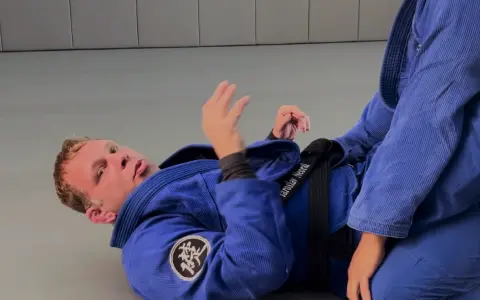 Detalhes adicionais no Armlock Girando com o mestre Iaroslav