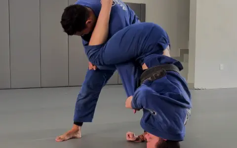 Armlock vindo da Raspagem Exorcista