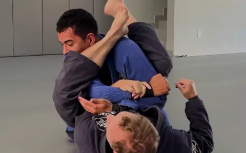 Baratoplata vindo da defesa do Armlock